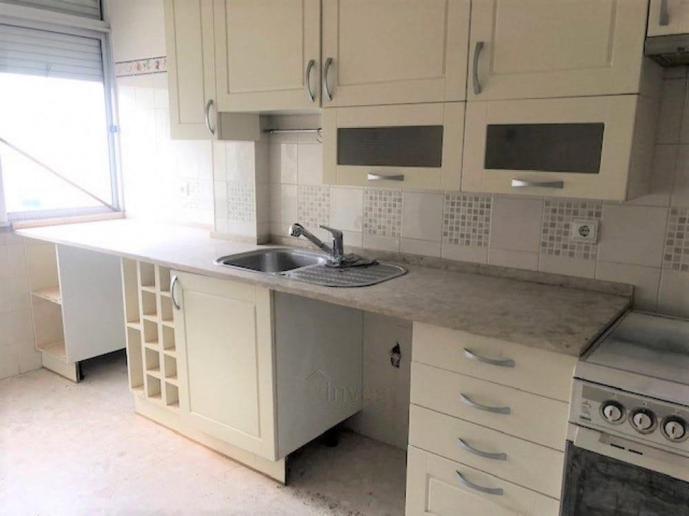 Apartamento T2 no centro de Algés